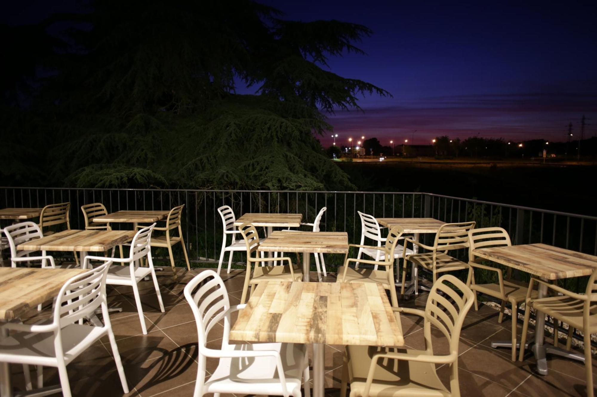 Ibis Styles Villeneuve Sur Lot Villeneuve-sur-Lot Exterior foto